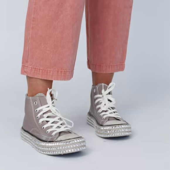 Three bird nest
CHANTEL STUDDED HIGH TOP SNEAKER in mocha size 8.5 - Picture 3 of 6